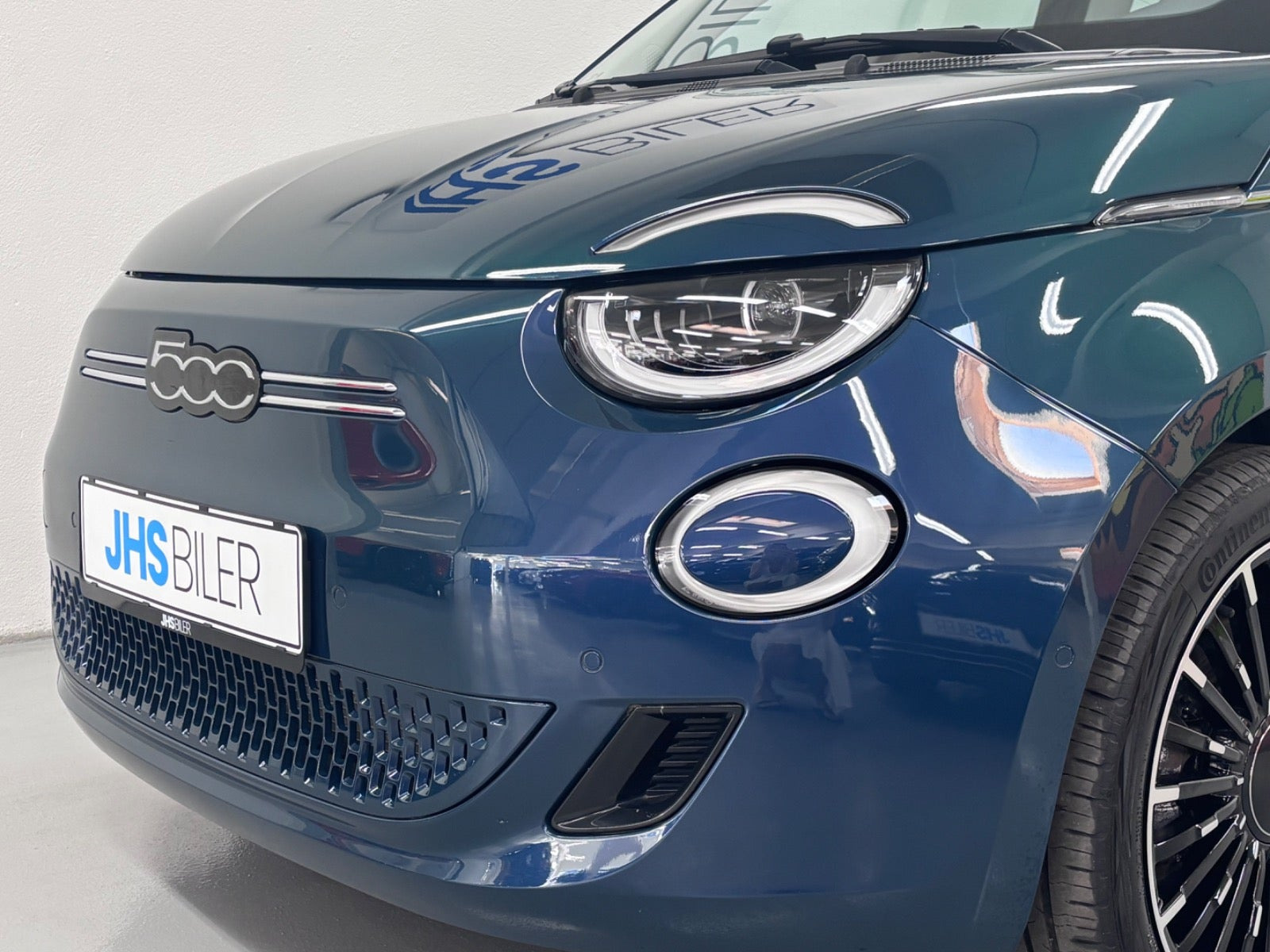 Grøn Fiat 500e fra 2023
