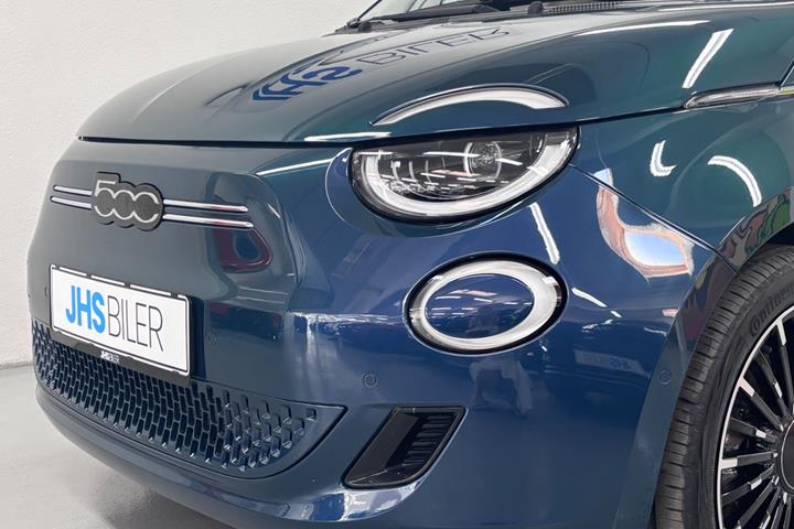Grøn Fiat 500e fra 2023