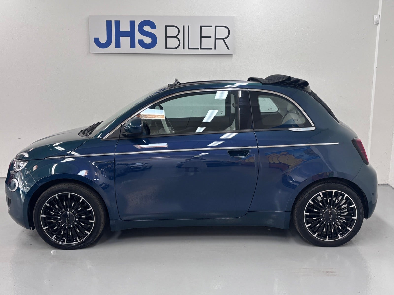 Grøn Fiat 500e fra 2023