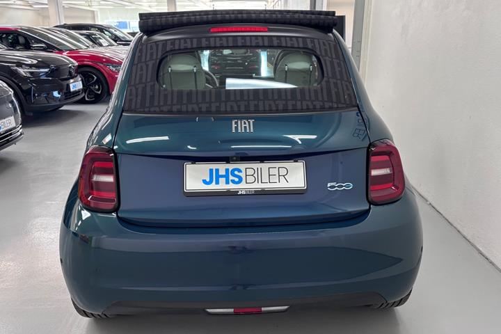 Grøn Fiat 500e fra 2023
