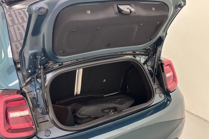 Grøn Fiat 500e fra 2023
