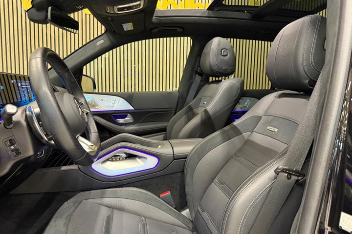 Sort Mercedes GLE53 fra 2025
