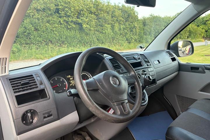 Sort VW Transporter fra 2013
