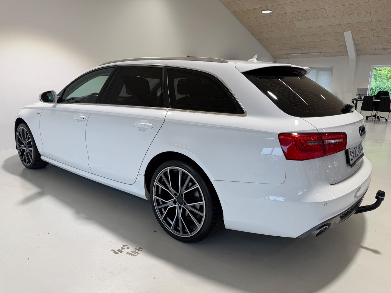 Hvid Audi A6 fra 2014