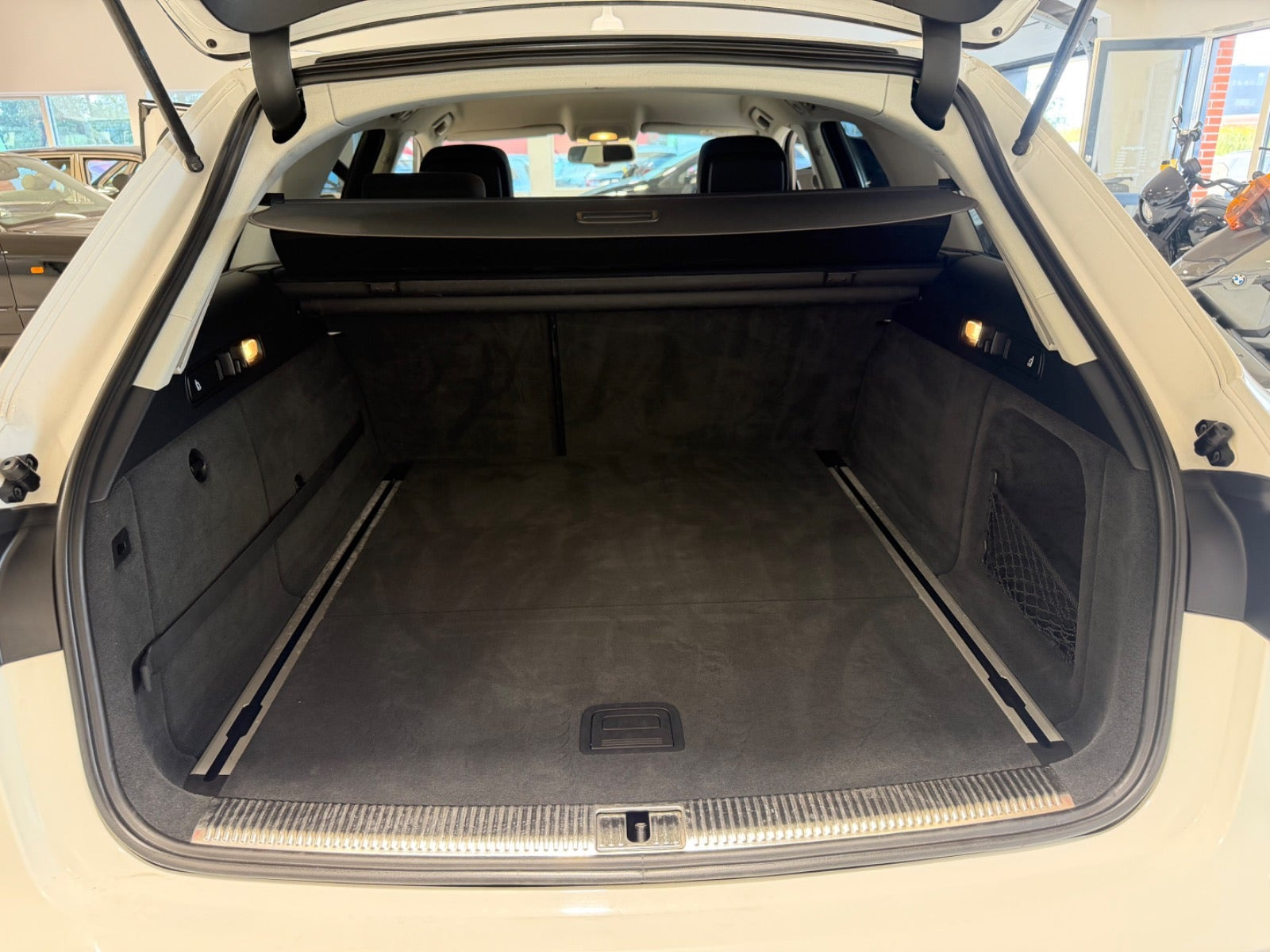 Hvid Audi A6 fra 2014
