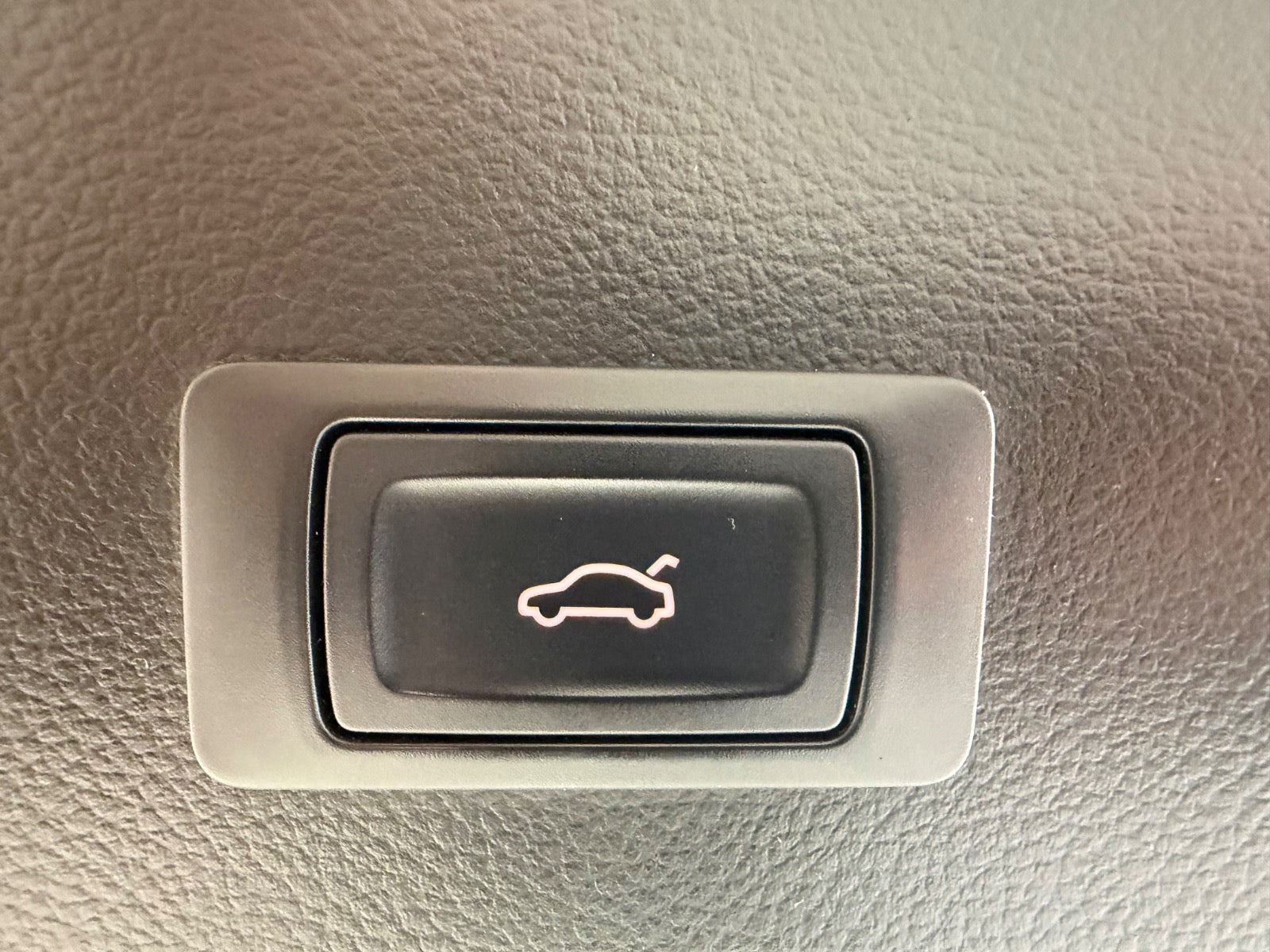 Hvid Audi A6 fra 2014