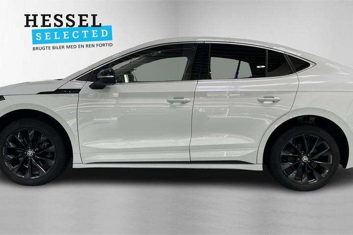 Hvid Skoda Enyaq fra 2023