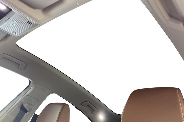 Hvid Skoda Enyaq fra 2023