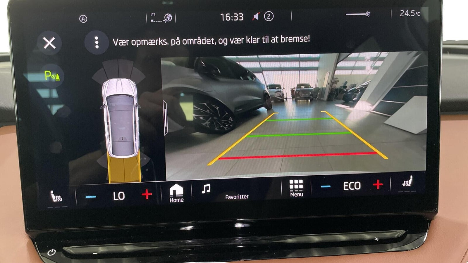 Hvid Skoda Enyaq fra 2023