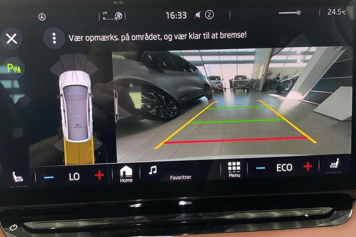 Hvid Skoda Enyaq fra 2023