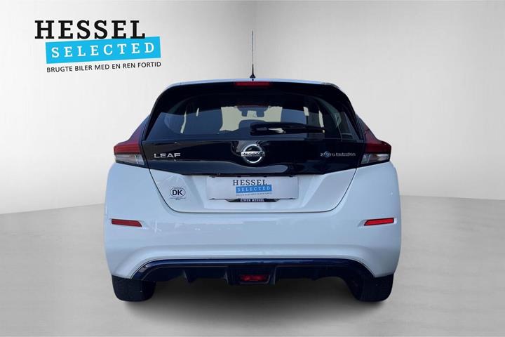 Hvid Nissan Leaf fra 2022