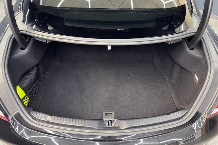 Sort Mercedes C43 fra 2020