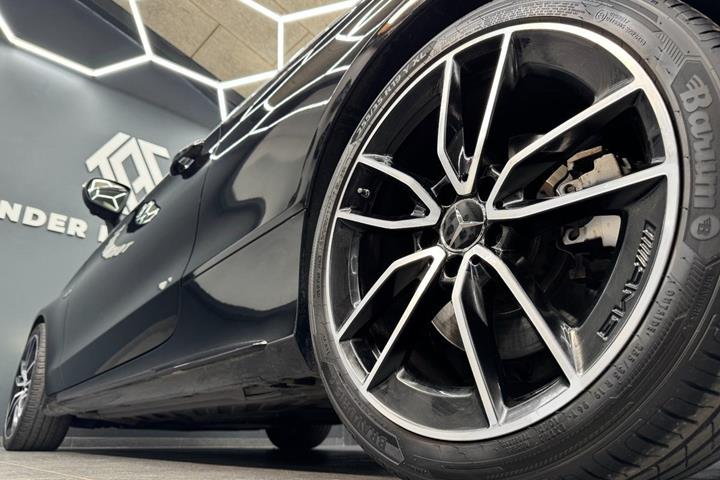Sort Mercedes C43 fra 2020