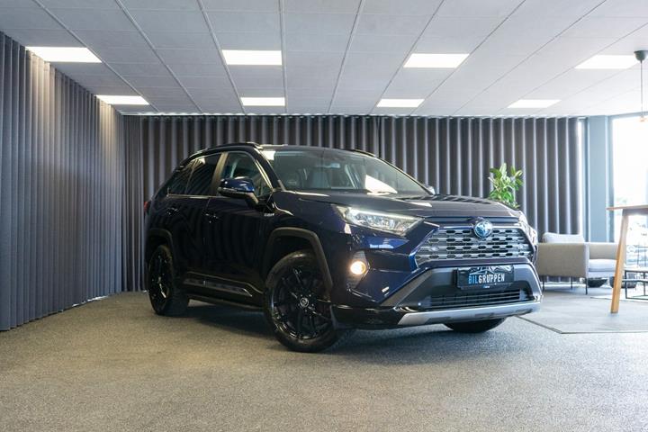 Blå Toyota RAV4 fra 2019