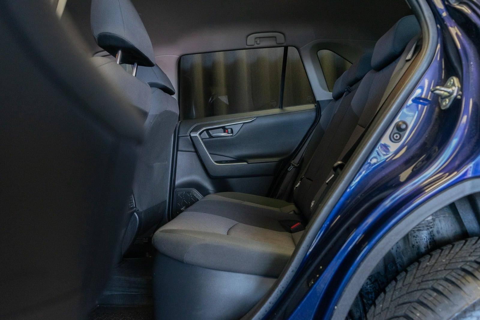 Blå Toyota RAV4 fra 2019