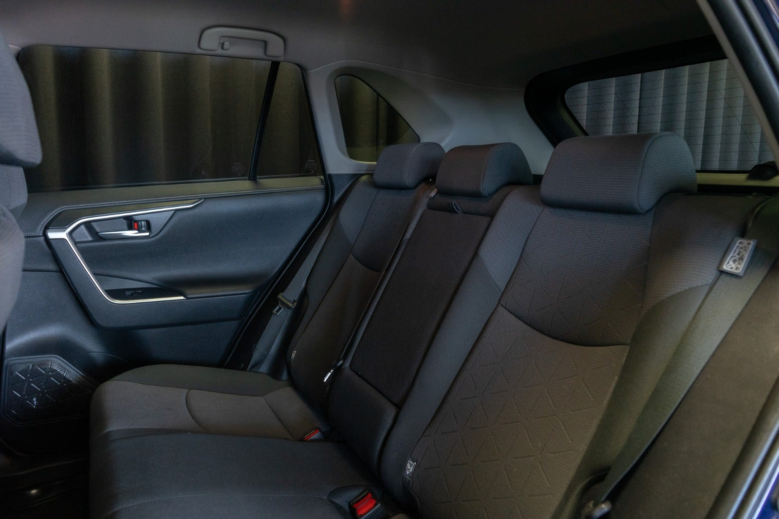 Blå Toyota RAV4 fra 2019