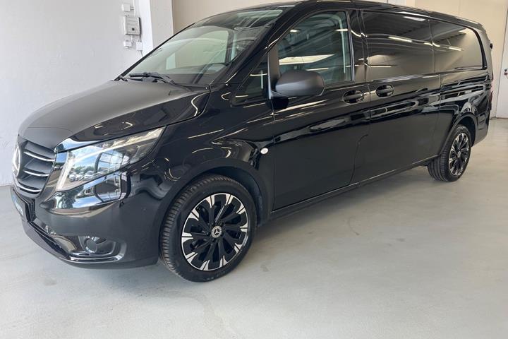 Sort Mercedes Vito 114 fra 2023
