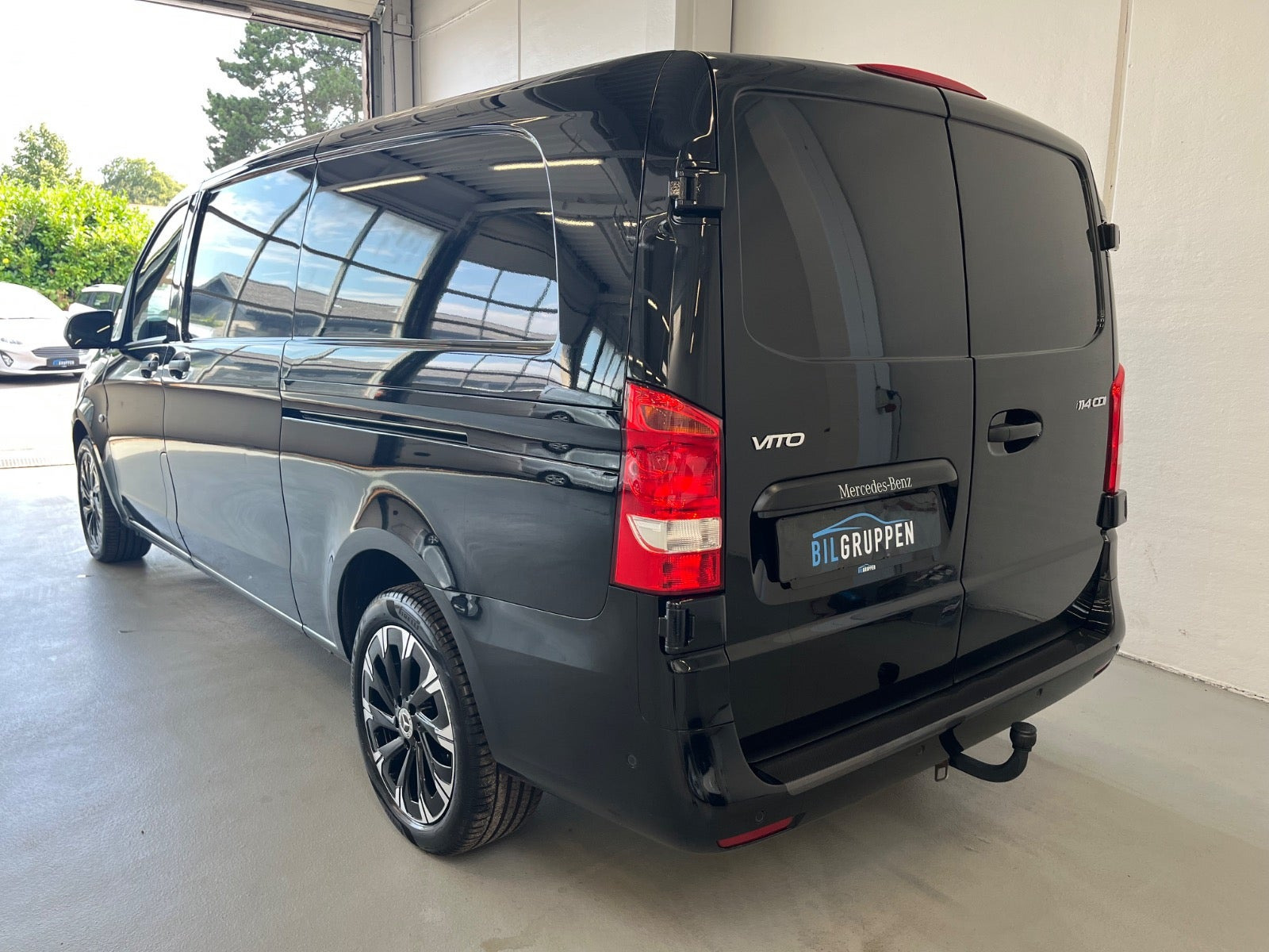Sort Mercedes Vito 114 fra 2023