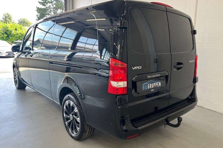 Sort Mercedes Vito 114 fra 2023