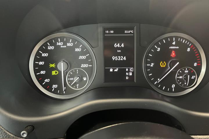Sort Mercedes Vito 114 fra 2023
