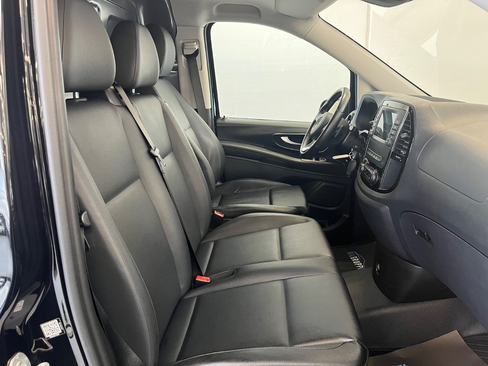 Sort Mercedes Vito 114 fra 2023