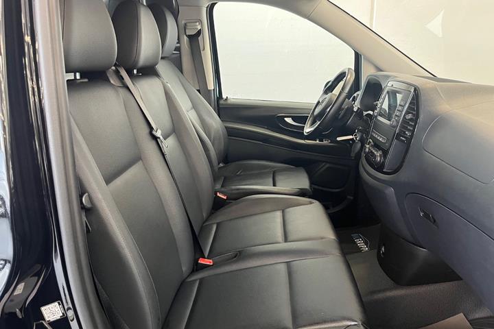 Sort Mercedes Vito 114 fra 2023