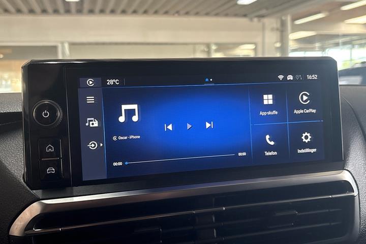 Hvid Opel Vivaro fra 2024