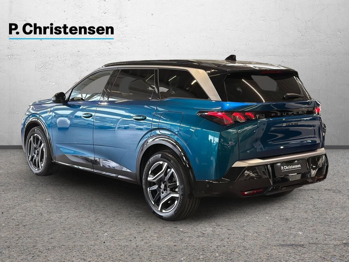 Blå Peugeot e-5008 fra 2025