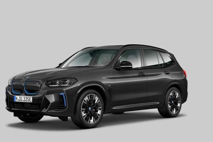 Grå BMW iX3 fra 2022