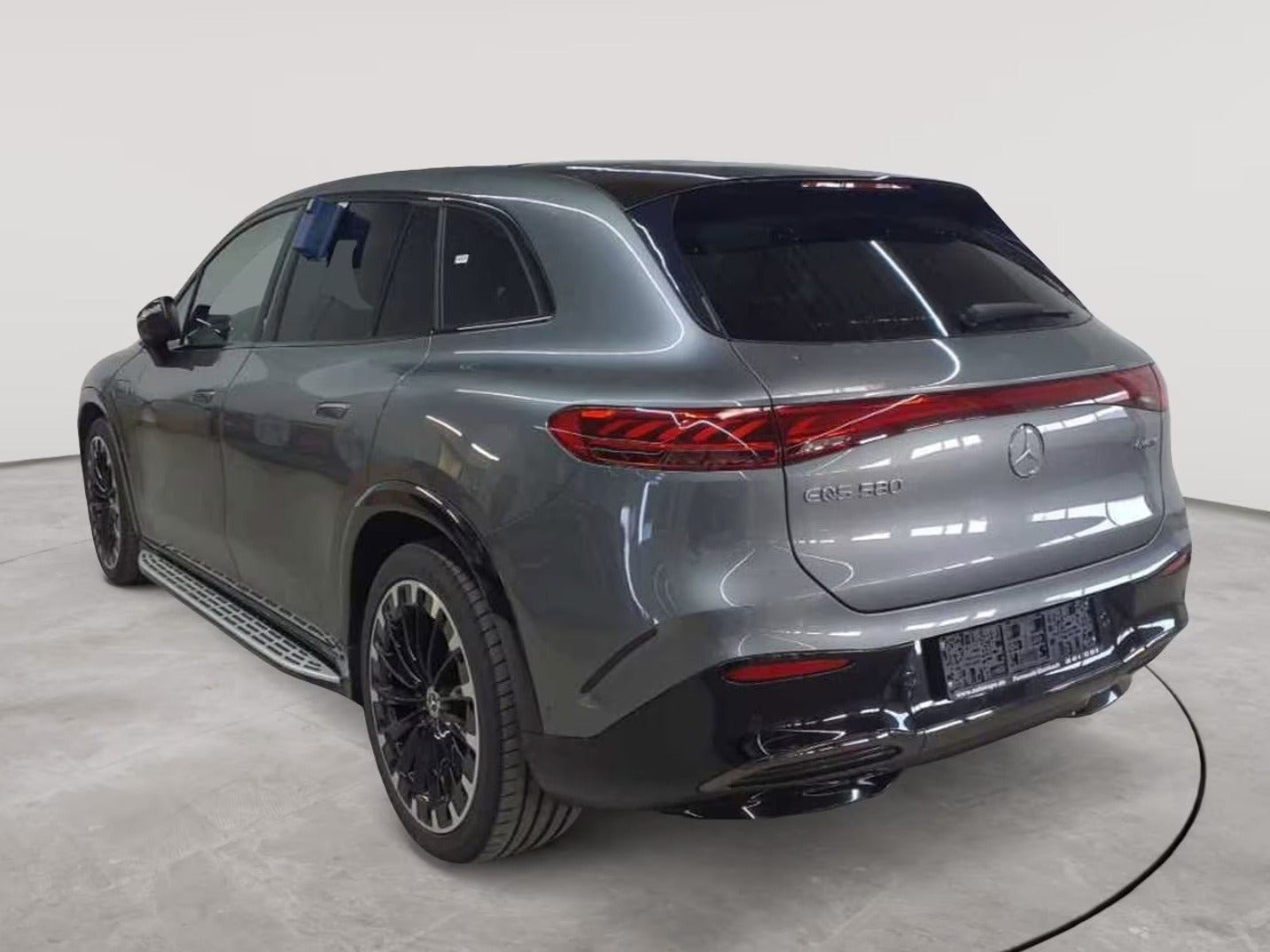 Grå Mercedes EQS580 SUV fra 2024