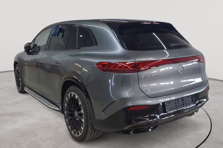 Grå Mercedes EQS580 SUV fra 2024