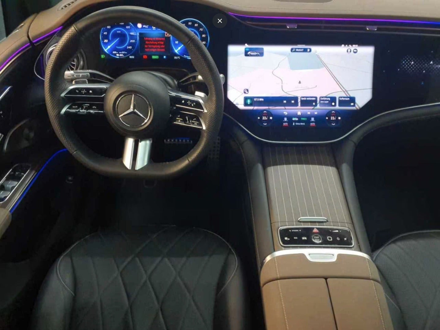 Grå Mercedes EQS580 SUV fra 2024