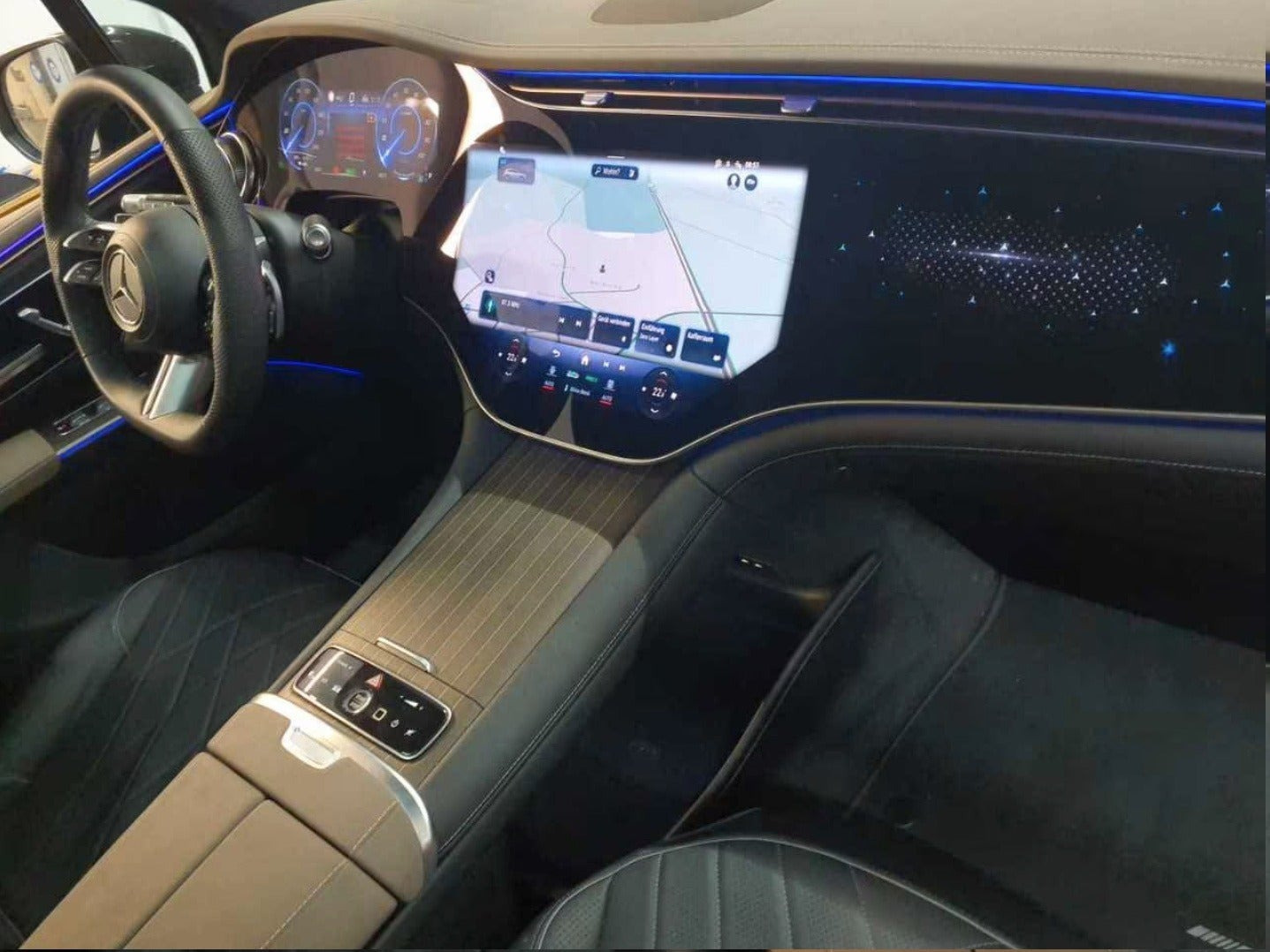 Grå Mercedes EQS580 SUV fra 2024