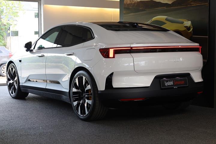 Hvid Polestar 4 fra 2026