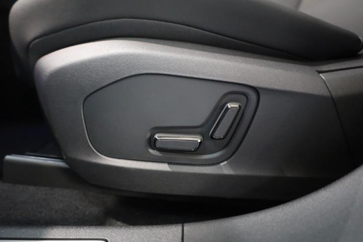 Sort Polestar 4 fra 2026