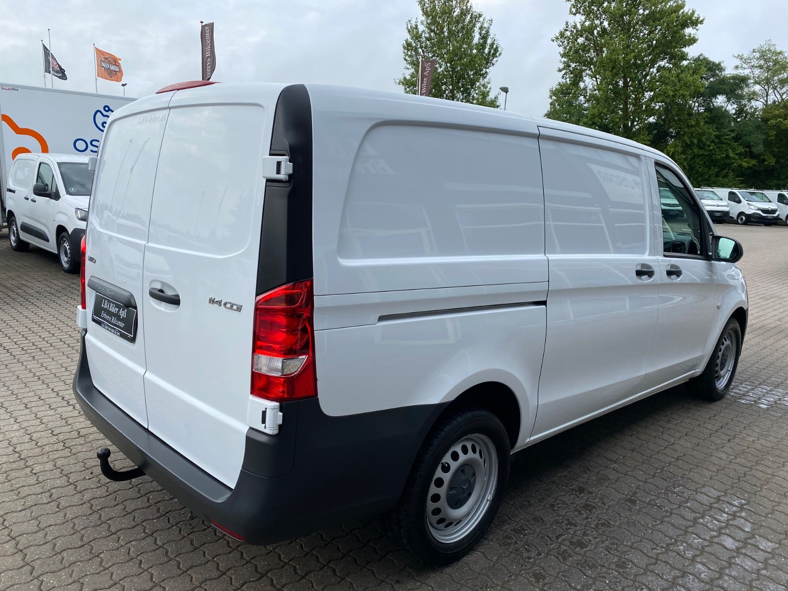 Hvid Mercedes Vito 114 fra 2022