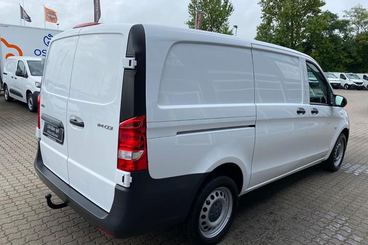 Hvid Mercedes Vito 114 fra 2022