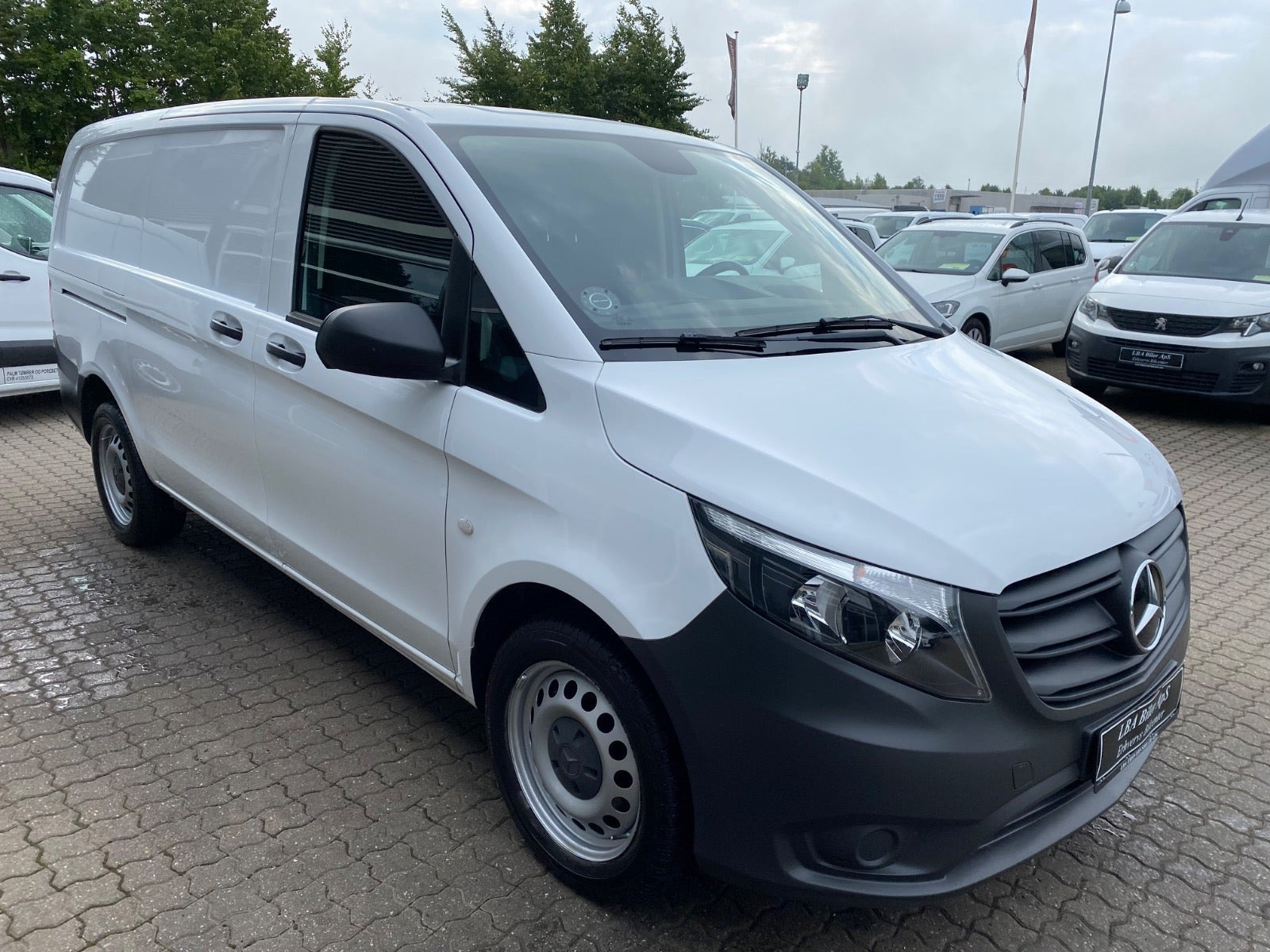 Hvid Mercedes Vito 114 fra 2022