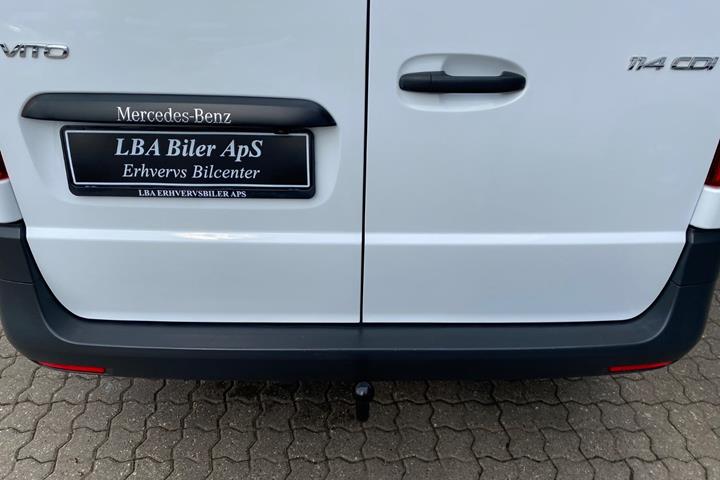 Hvid Mercedes Vito 114 fra 2022