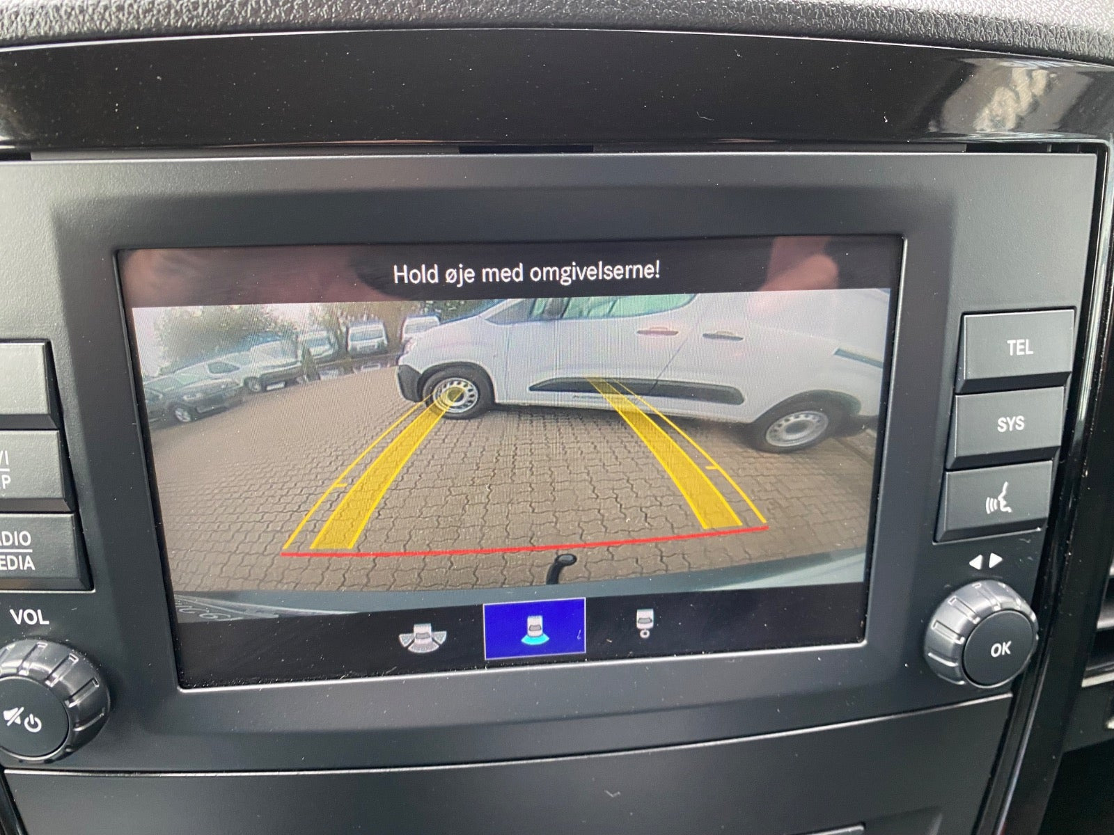 Hvid Mercedes Vito 114 fra 2022