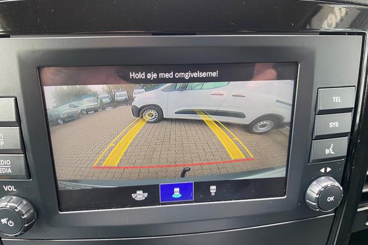 Hvid Mercedes Vito 114 fra 2022