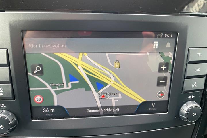 Hvid Mercedes Vito 114 fra 2022