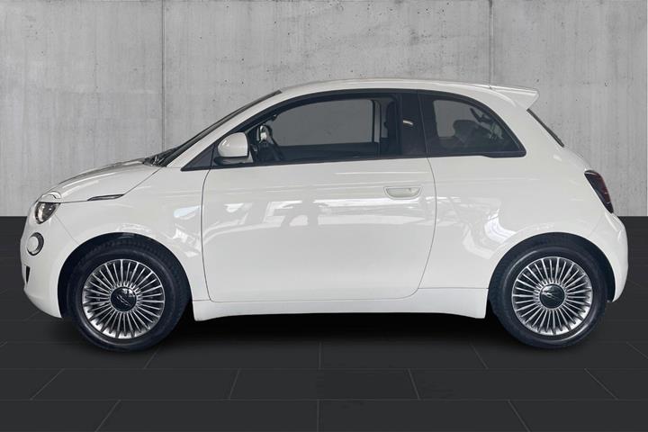 Hvid Fiat 500e fra 2023