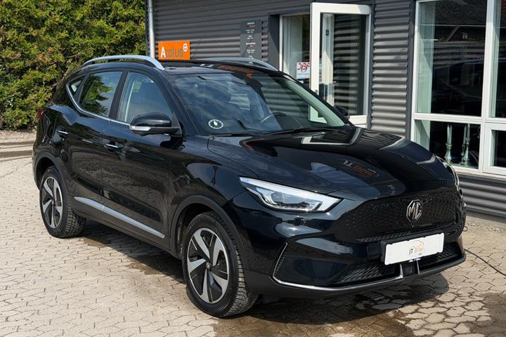 Sort MG ZS fra 2022 set udefra