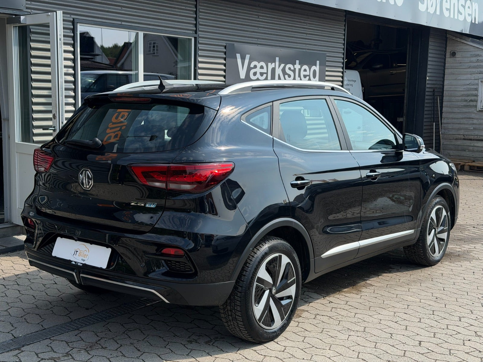 Sort MG ZS fra 2022