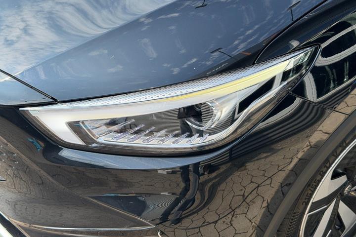 Sort MG ZS fra 2022