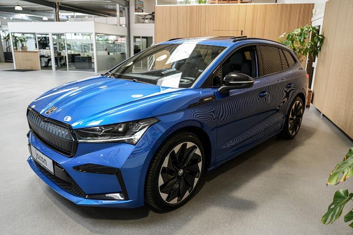 Blå Skoda Enyaq fra 2021