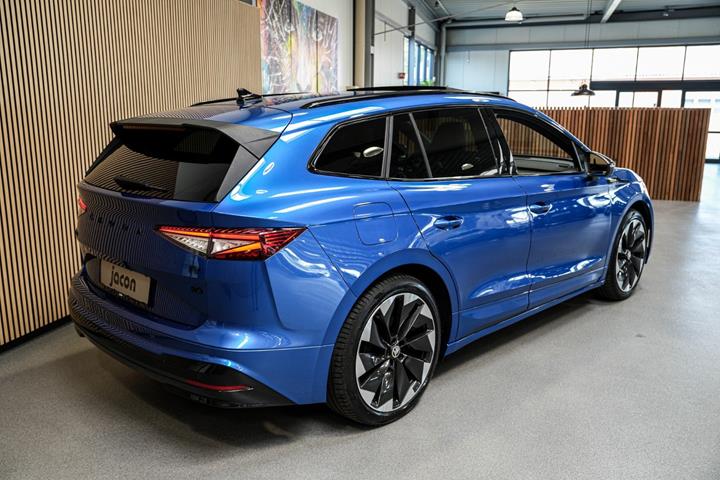 Blå Skoda Enyaq fra 2021