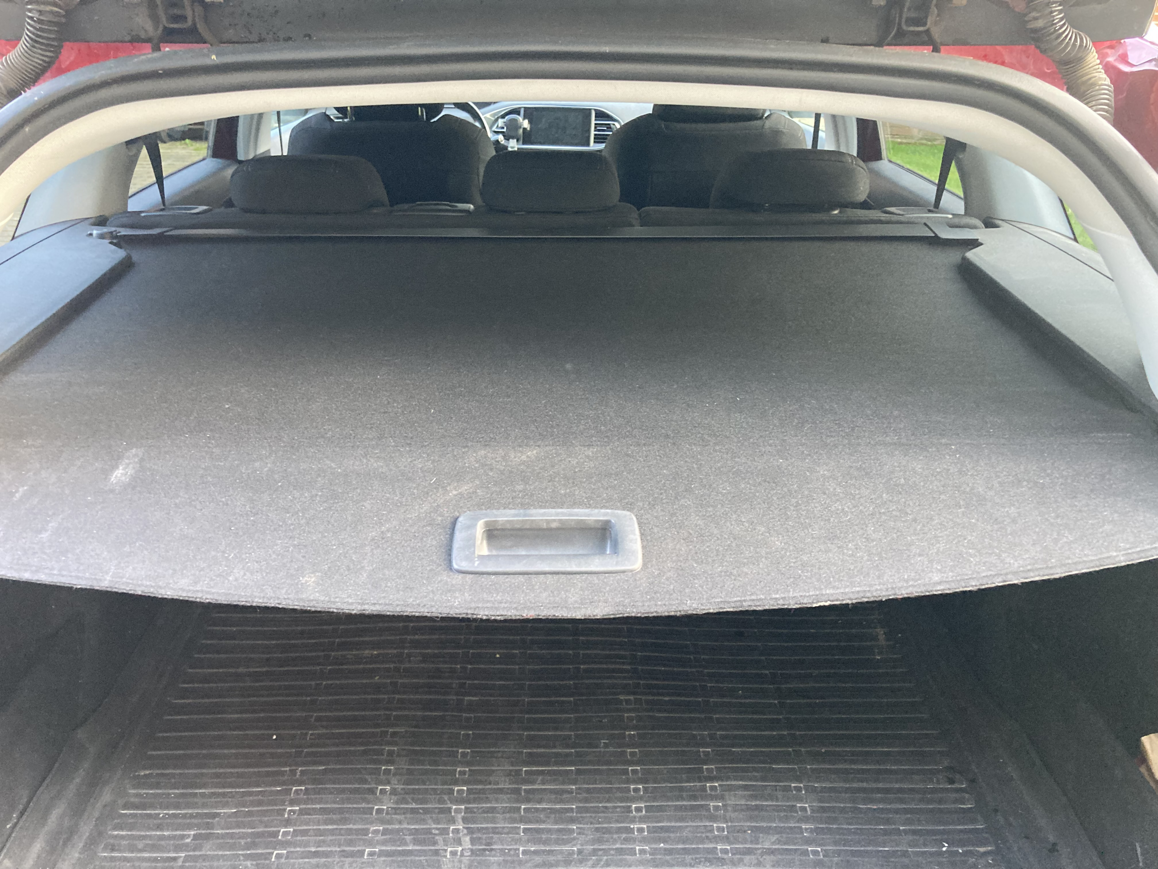 Rød Peugeot 308 fra 2016