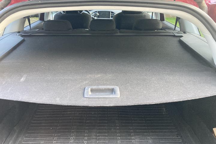 Rød Peugeot 308 fra 2016